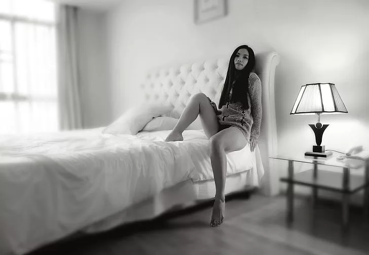 The Timeless Appeal of Black and White Boudoir Portraits